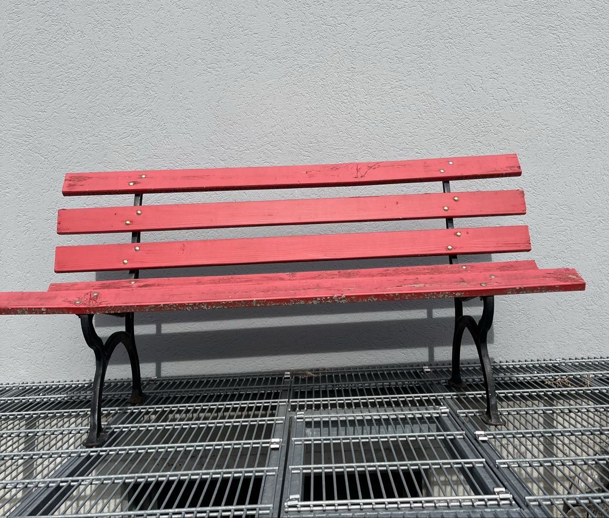 Bancs: Alter roter Holzbank  – D'occasion à Oensingen par August1955 4