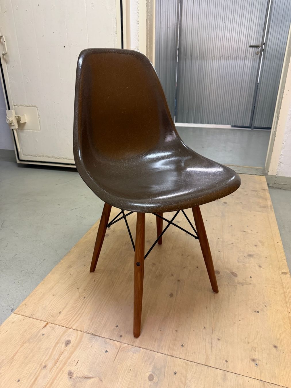 Eames Chaises: Eames Chairs, Chaise Eames, Fiberglas, 4er Set – D'occasion à Cham par misssaigon07 3