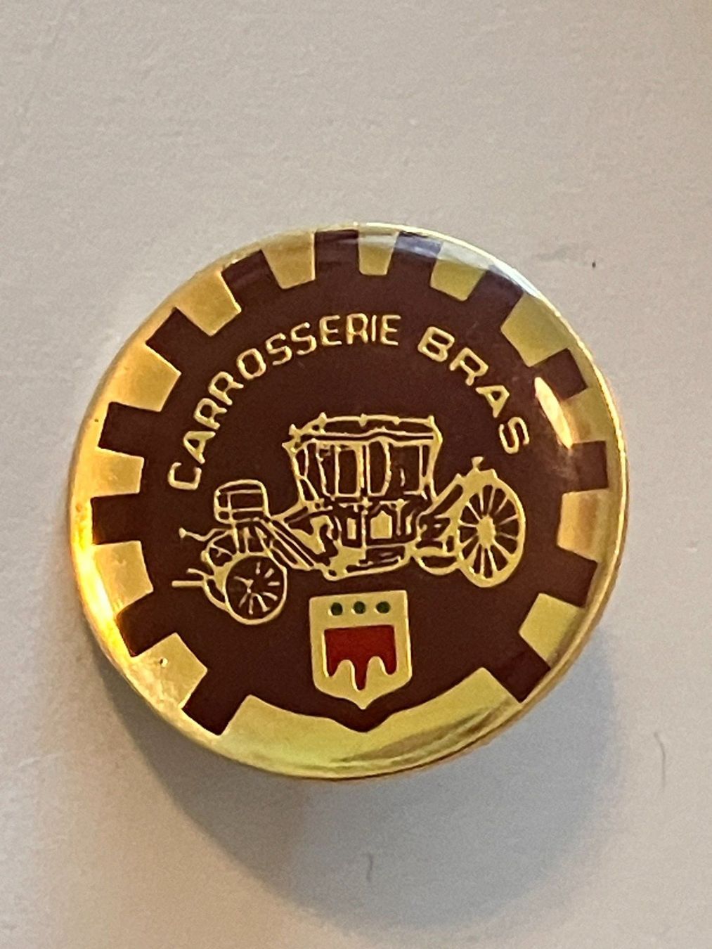 Plaketten & Abzeichen: 1 Pin Carrosserie Bras Oldtimer – Gebraucht aus Basel von djwwpp