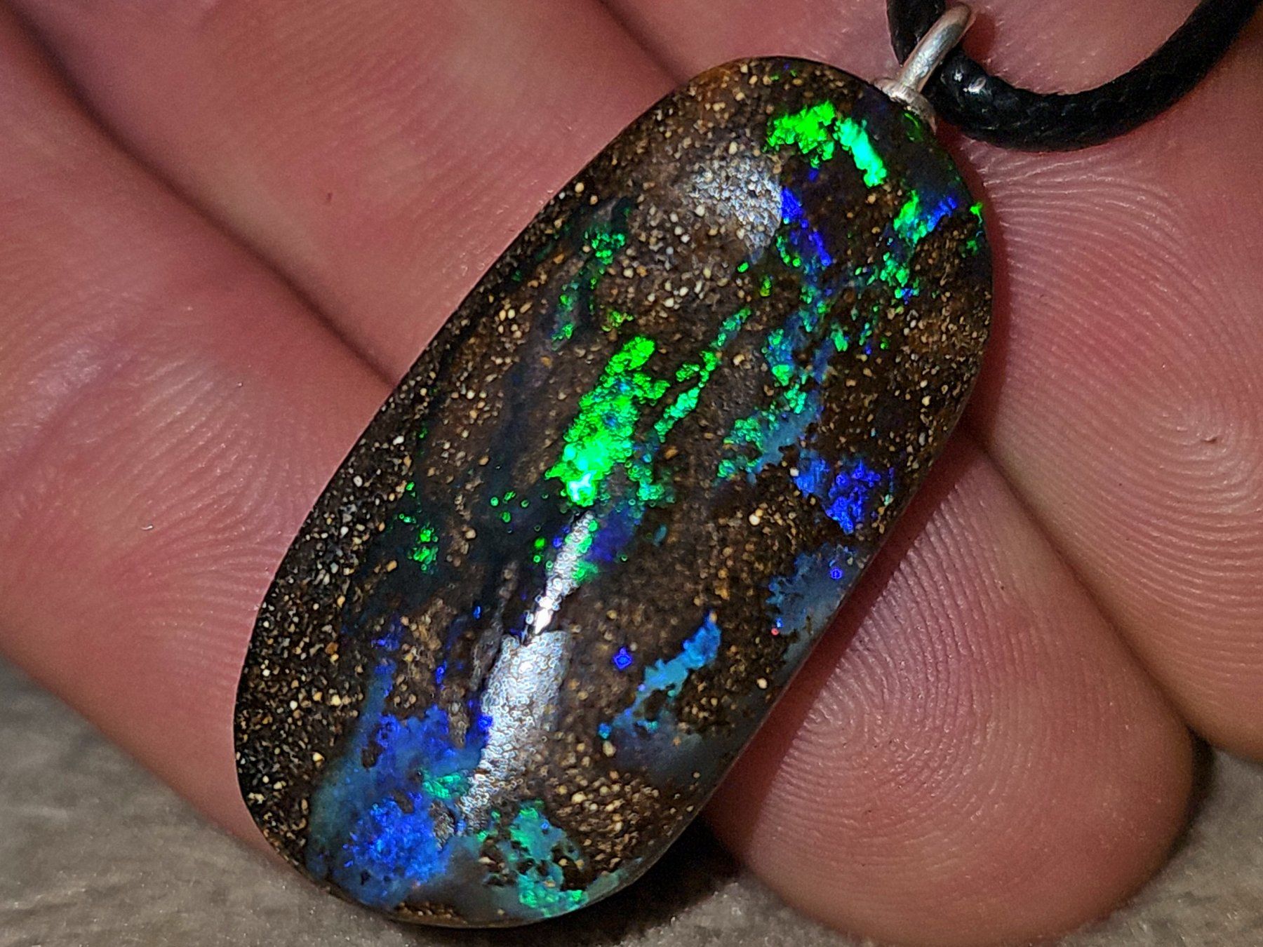 Pietre preziose: Extrem knallender australischer Boulder Opal Anhänger – Nuovo e nell'imballaggio originale da Uerkheim venduto da Winwinner 5