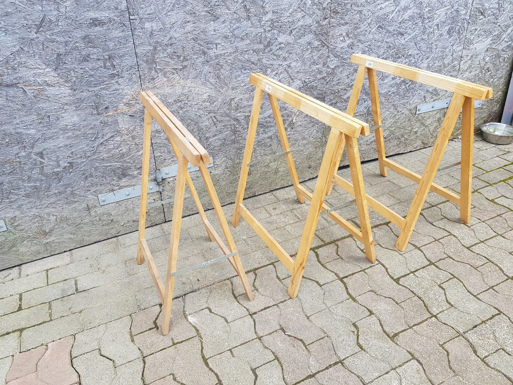 Altro in Utensili da giardino: 3 Stk. Holz-Bock / Sägebock, stabil, Top Zustand!! – Usato da Brunnadern venduto da p.....