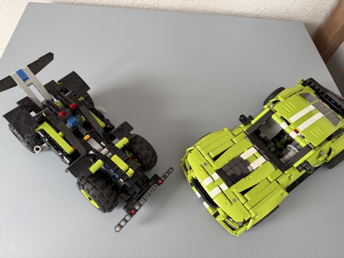 Lego Giocattoli: Lego Technic Set, 2 Autos – Usato da Richterswil venduto da Schoetto 1