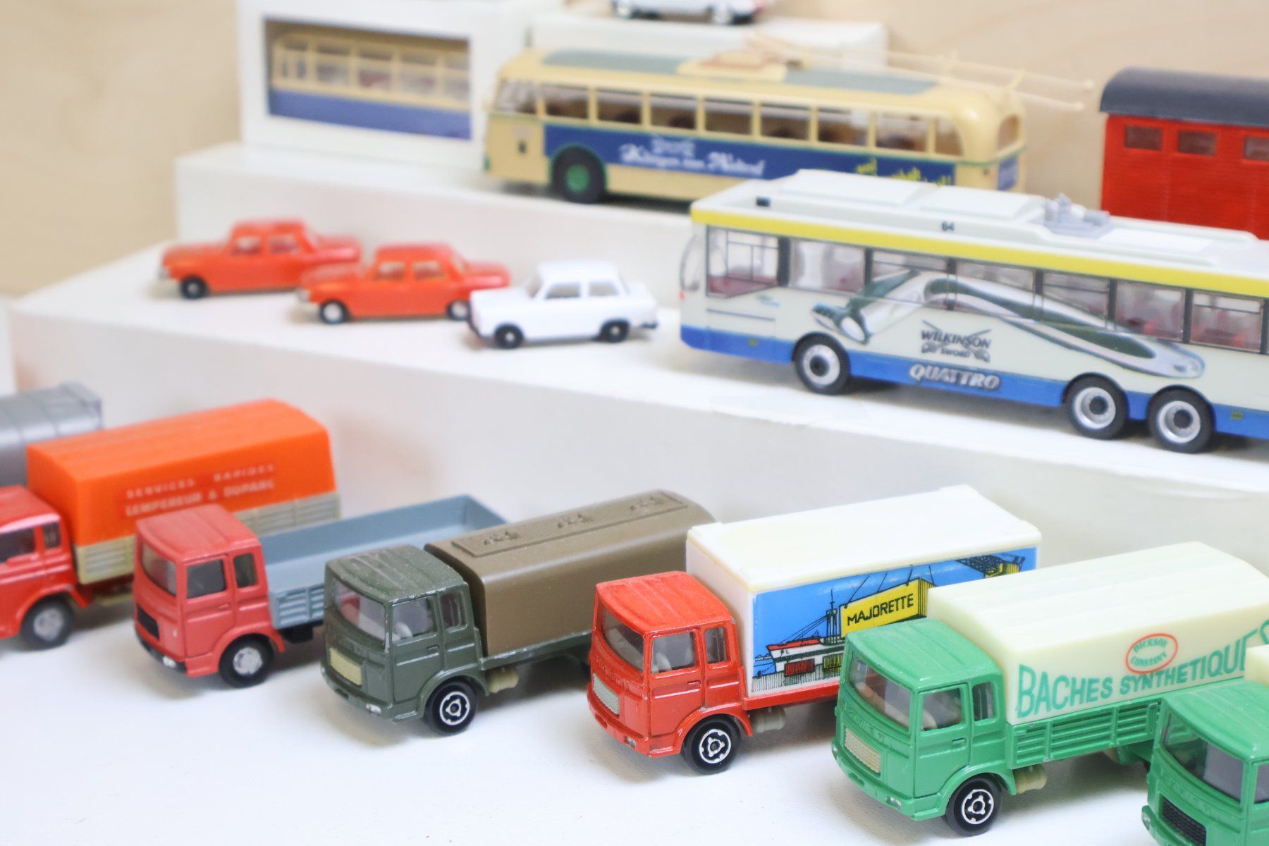 Modelleisenbahnen: 17 x Modellauto/Busse H0 1:87 – Gebraucht aus Winterthur von Monstera 8