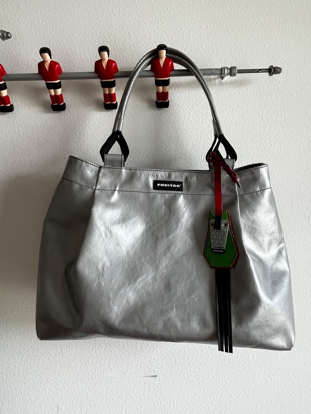 Freitag Taschen: Freitag Sally mit Anhänger – Gebraucht aus Zürich von wilma68