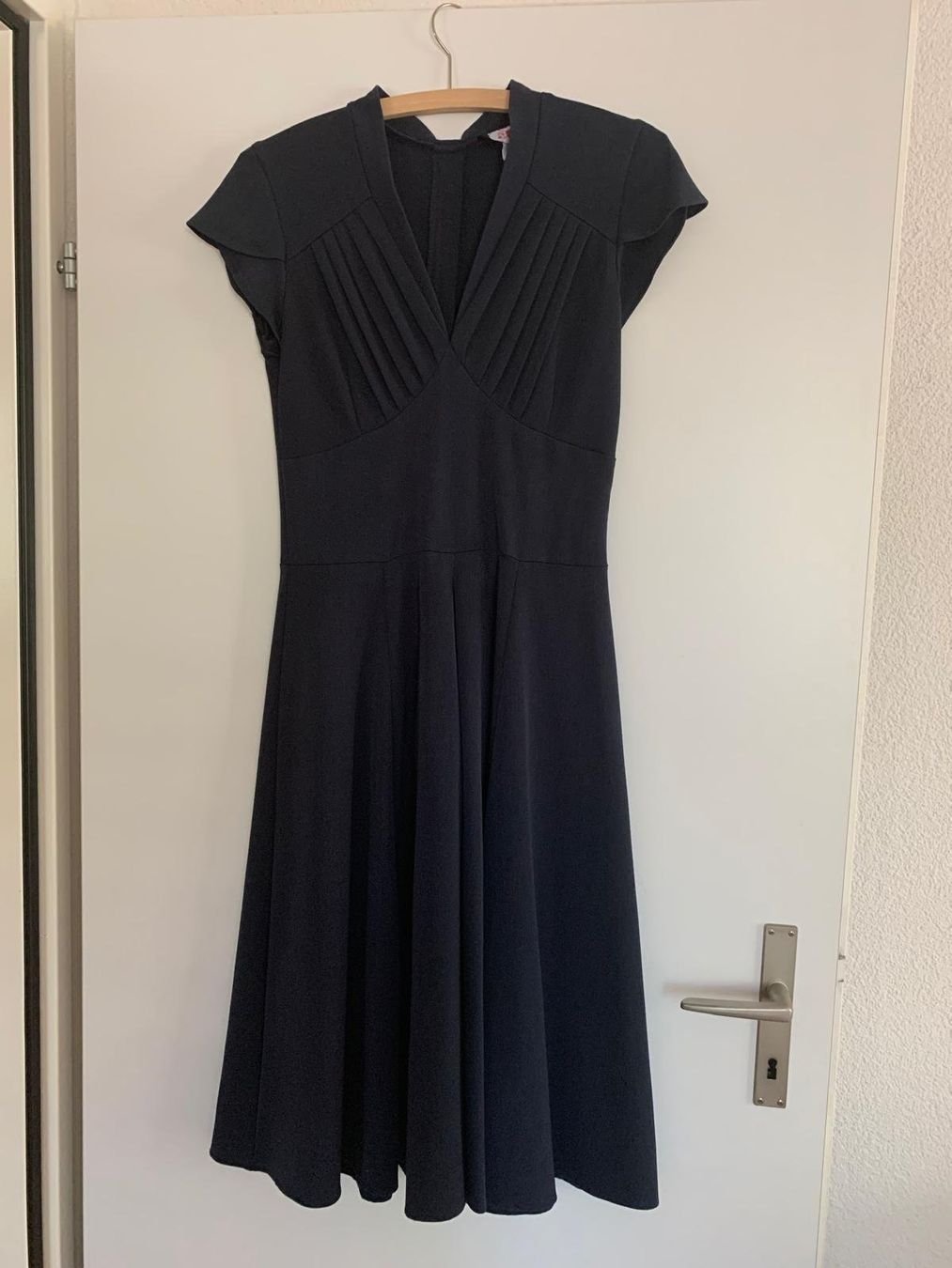 Kleider: dunkelblaues Kleid mit schönen Details – Gebraucht aus Luzern von Simona15 3