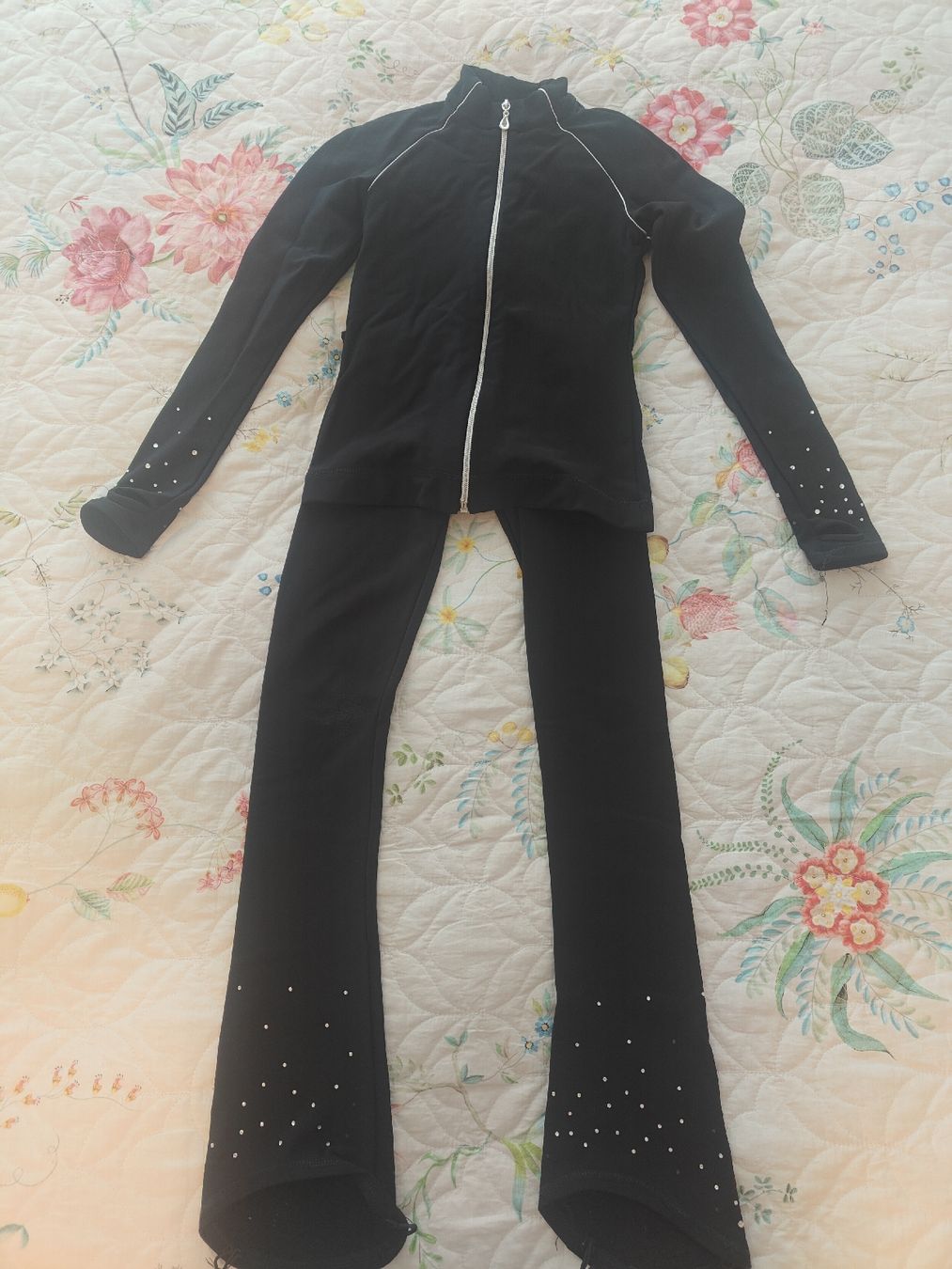 Lotti & Set di vestiti: Eiskunstlauf Training Anzug, gr.134 – Usato da Fällanden venduto da ant_vq57