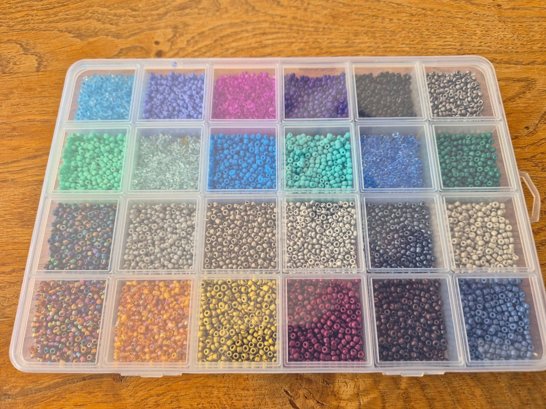 Perlen (unechte): Rocailles perlen box 2mm – Neu und originalverpackt aus Läufelfingen von Netti04