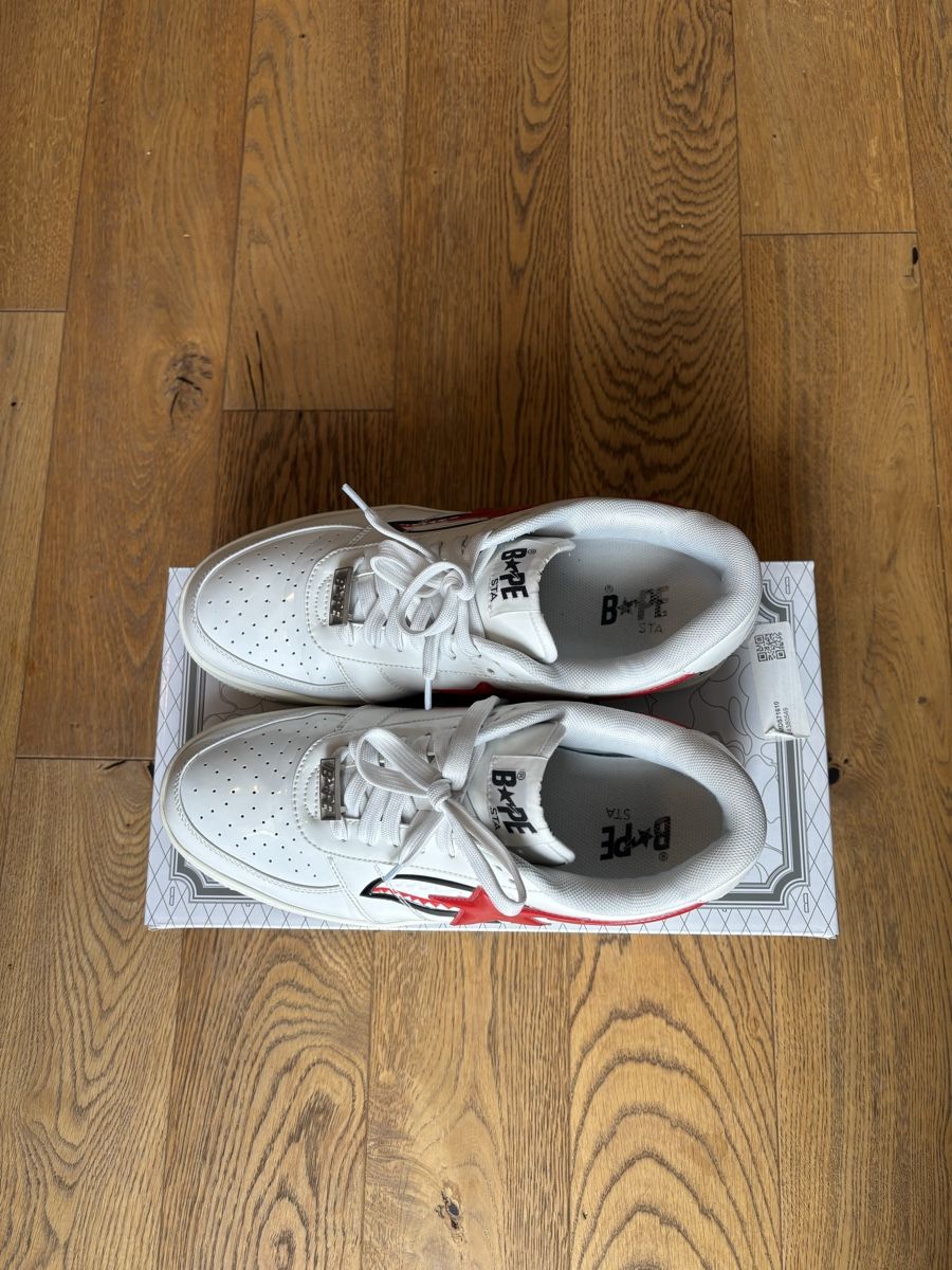 Bape Scarpe da uomo: A Bathing Bape BAPESTA low shark blanc – Usato da Pâquier-Montbarry venduto da dloic_ 1
