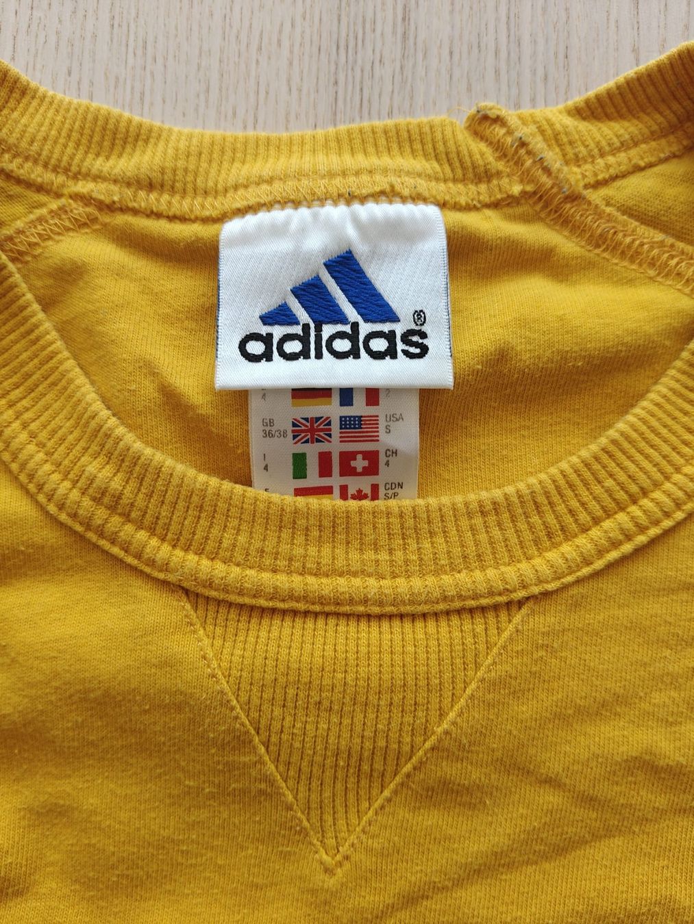 Adidas T-Shirts: Vintage Adidas T-Shirt – Gebraucht aus Bern von tingu 4