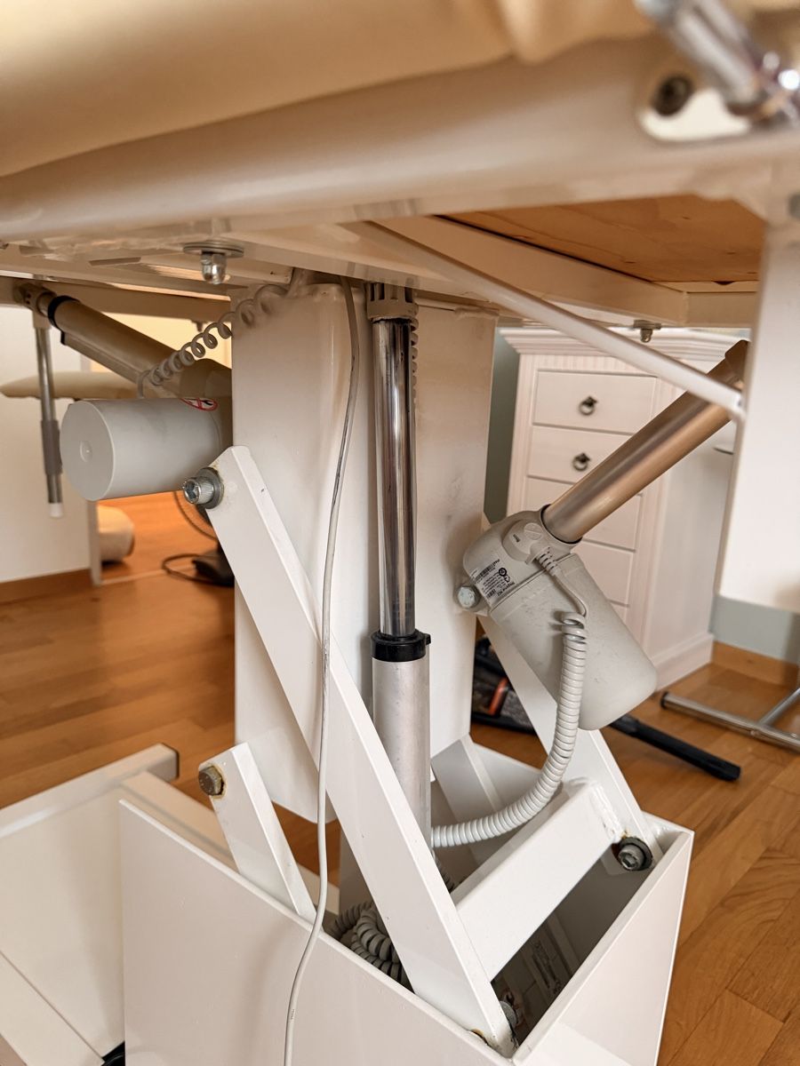Fauteuils de soin: Elektrische Massageliege – D'occasion à Weiningen ZH par artofalps01 5