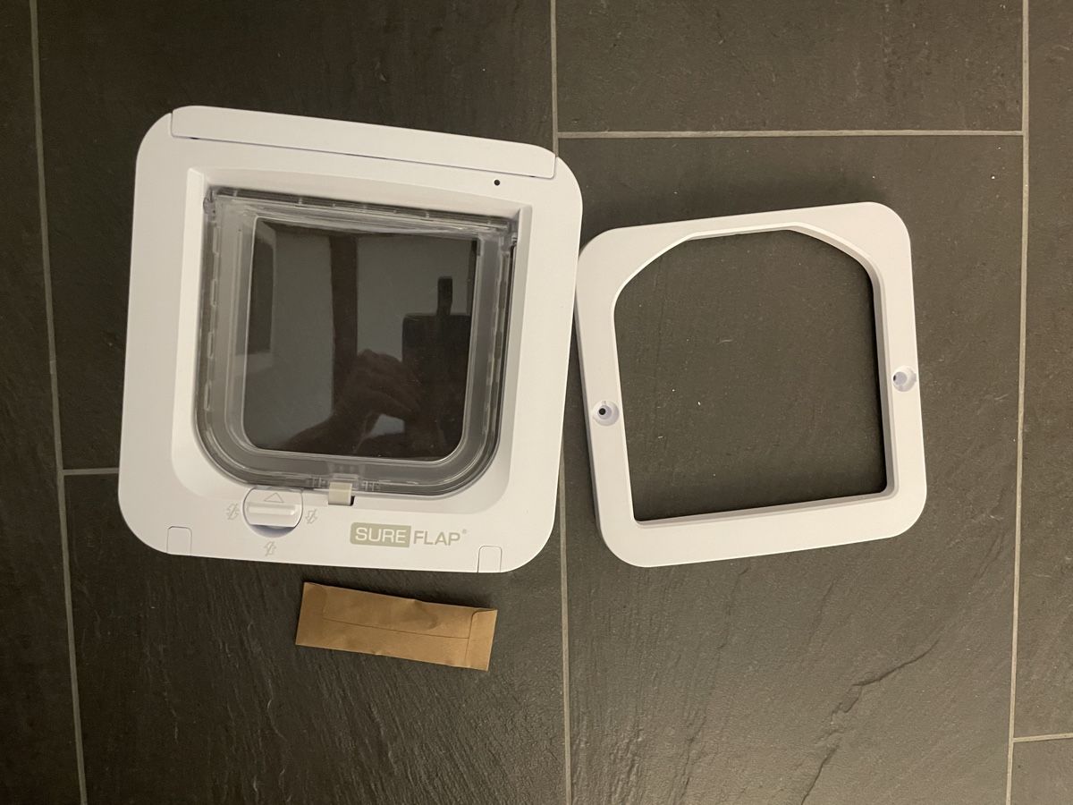 Gattaiole: Katzenklappe Sureflap mit Montagering neu – Nuovo (secondo la descrizione) da Tägerig venduto da Maike4180