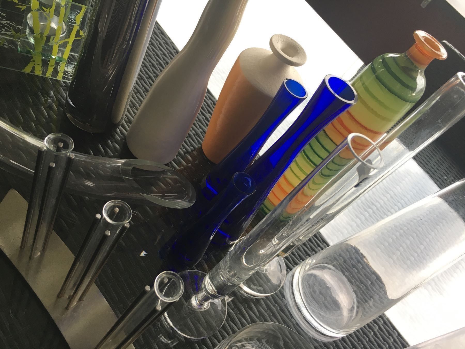 Vase & Récipients: 15 Verschiedene Vasen aus Glas & Kerzenständer – D'occasion à Fällanden par LetiRobi 3