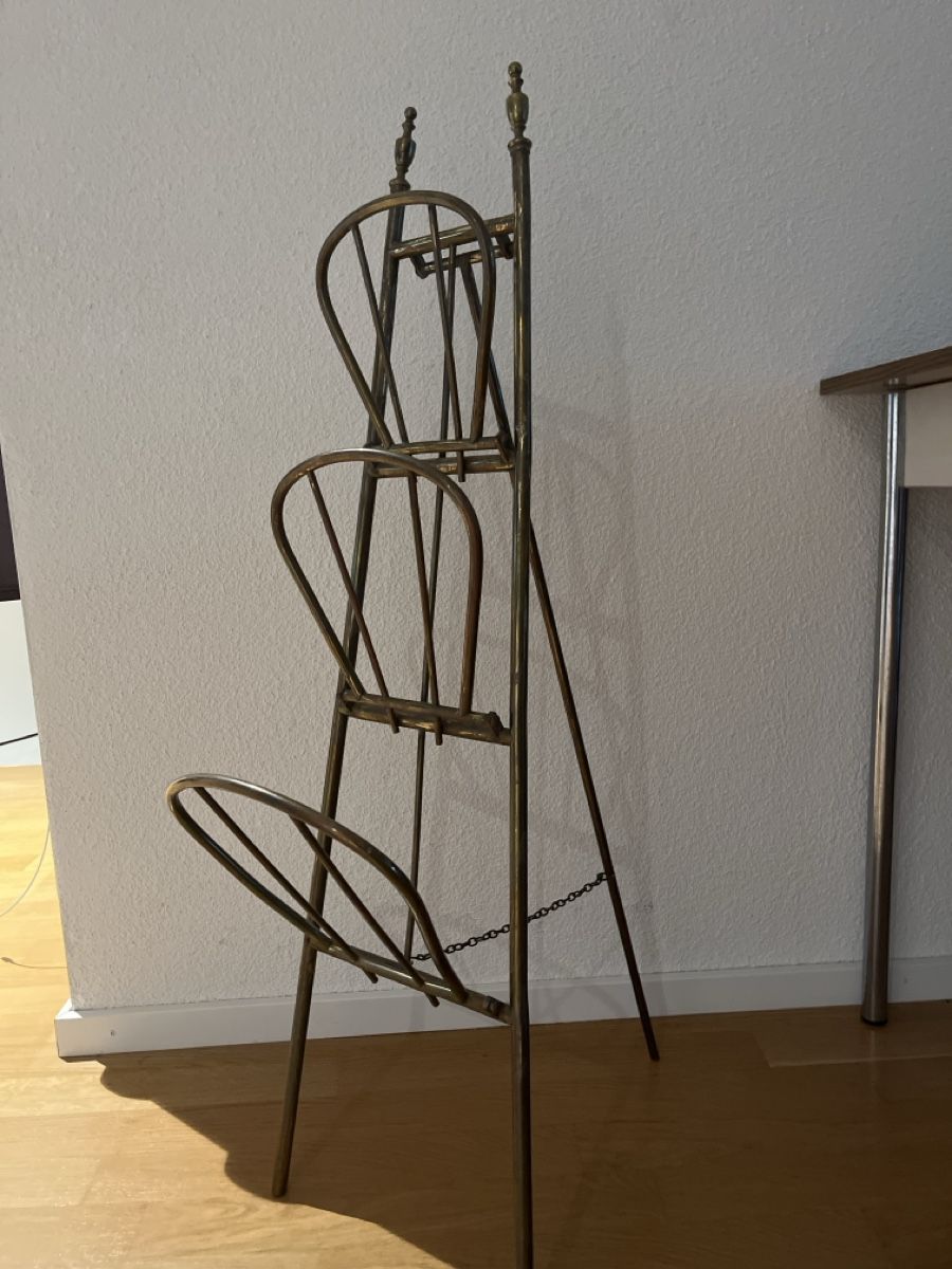 Autres articles pour la maison: Zeitungsständer Antik – D'occasion à Zürich par De.Vaux
