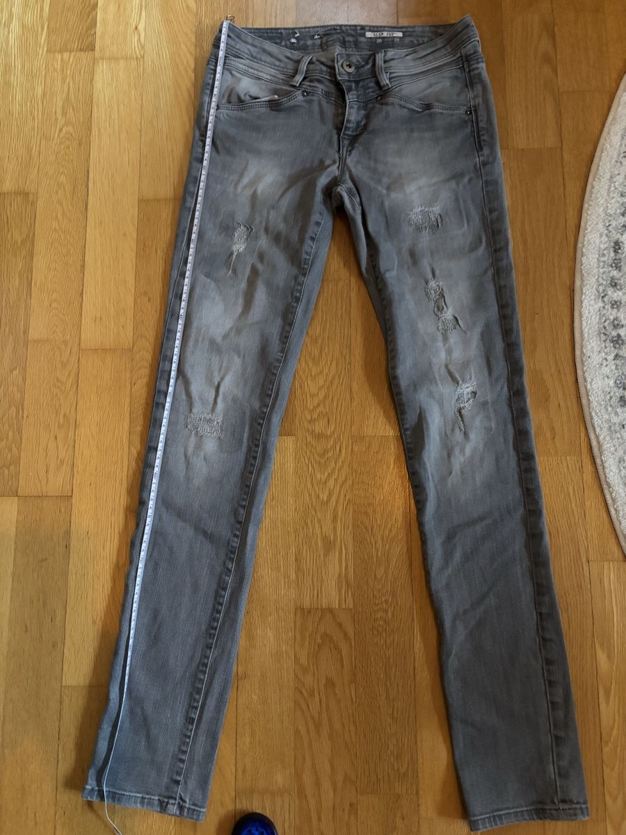 Esprit Jeans: Graue EDC Jeans Gr. 26/32 Top Zustand – Usato da Zürich venduto da deruja