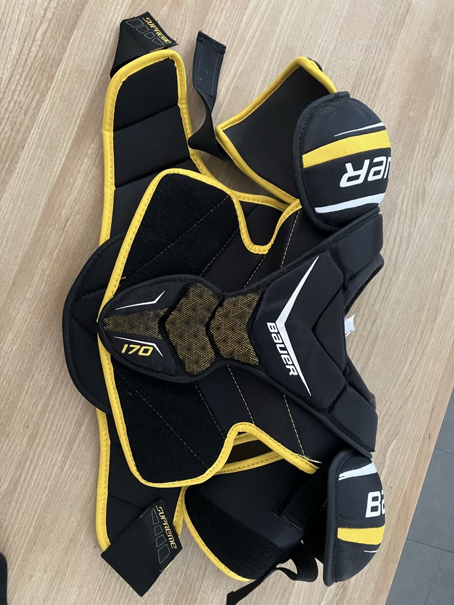 Helme: Eishockey Ausrüstung – Gebraucht aus Unterägeri von cha_05 2