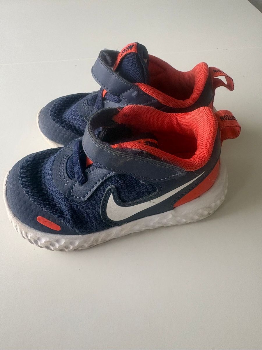 Nike Scarpe per ragazzi: Chaussures Nike Revolution 5, taille 22 – Usato da Versoix venduto da Pti-pois