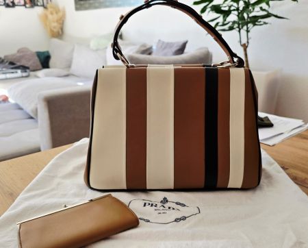 PRADA Sac à main en cuir et porte monnaie