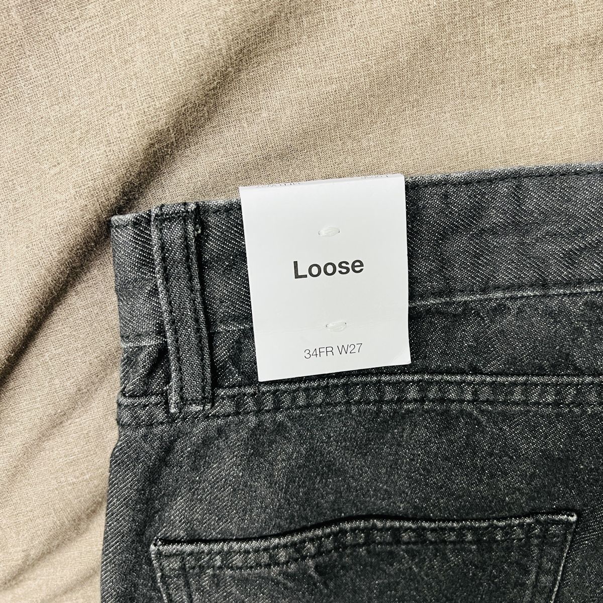 Jeans: Celio Jeans Loose Fit Grey W27 M – Neuf avec emballage d'origine à Fribourg par saw_hyb8 9