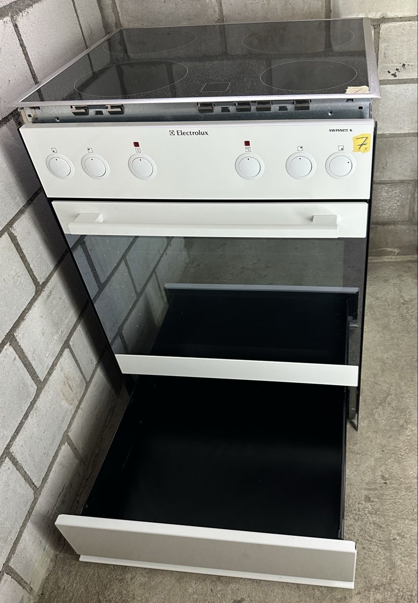Appareils de cuisine: Elektrolux Backofen mit Glaskeramikherd – D'occasion à Pieterlen par kra_s8rv 2