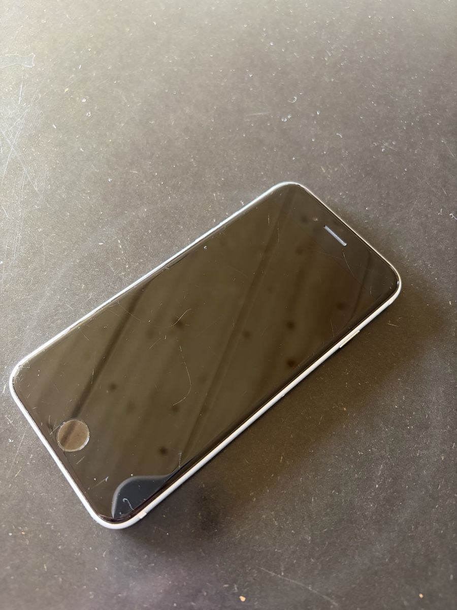 Apple Telefoni cellulari / Smartphones: iPhone SE – Usato da Krummenau venduto da lorenascherrer 2