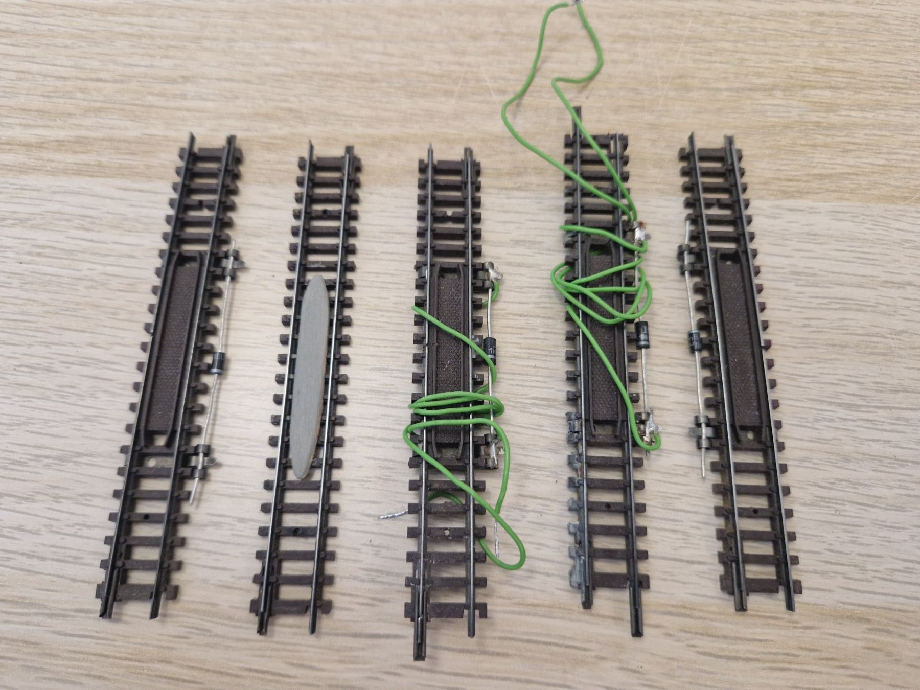 Arnold Modellini di ferrovie: Arnold N 5 x 0102 Trenngleis – Usato da St-Aubin-Sauges venduto da tantome
