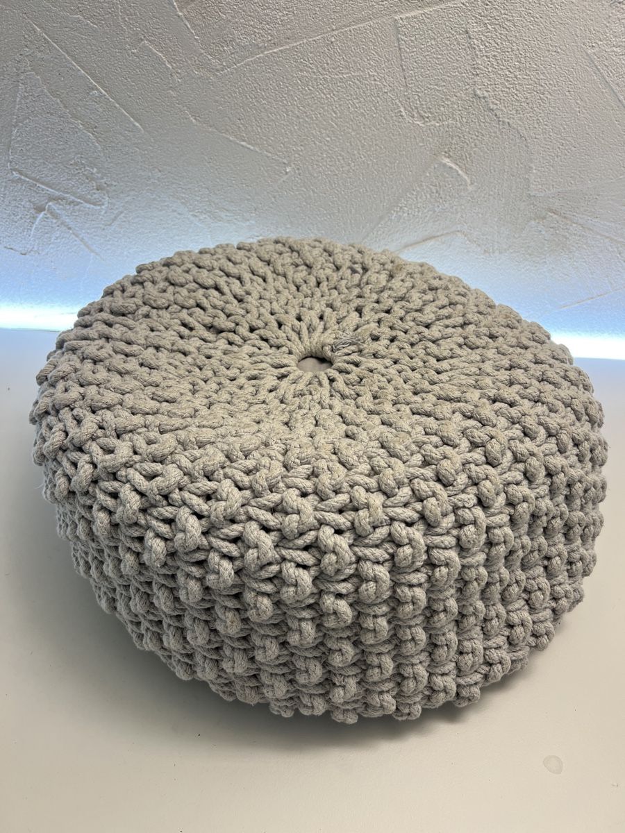 Micasa Sedie: Gestrickte Sitz-Kugel 🧶  – Usato da Rotkreuz venduto da Migu2012 2