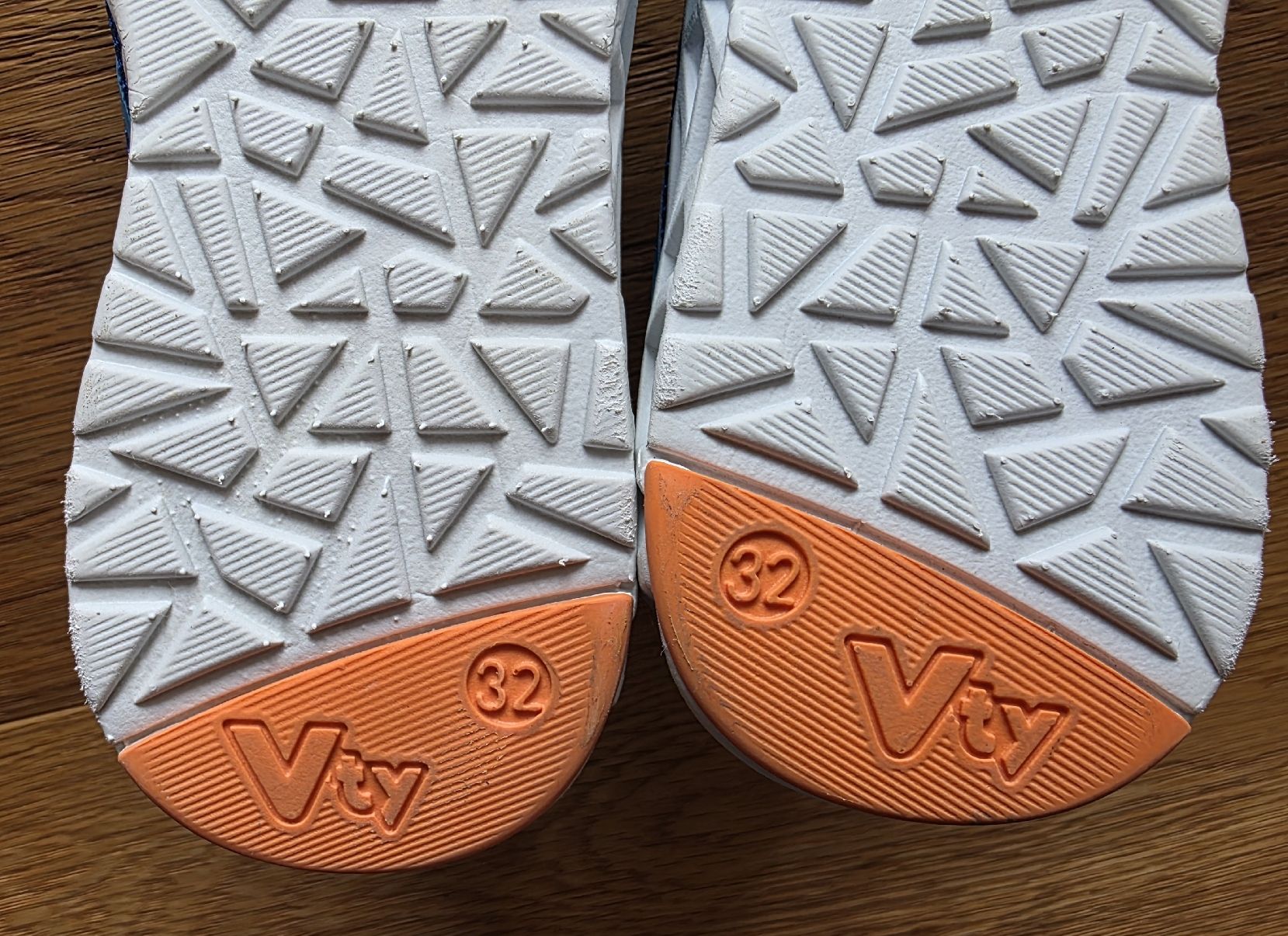 Dosenbach Scarpe per ragazzi: Kinder Turnschuhe Vty Grösse 32. – Nuovo (secondo la descrizione) da Zell LU venduto da claro62 7