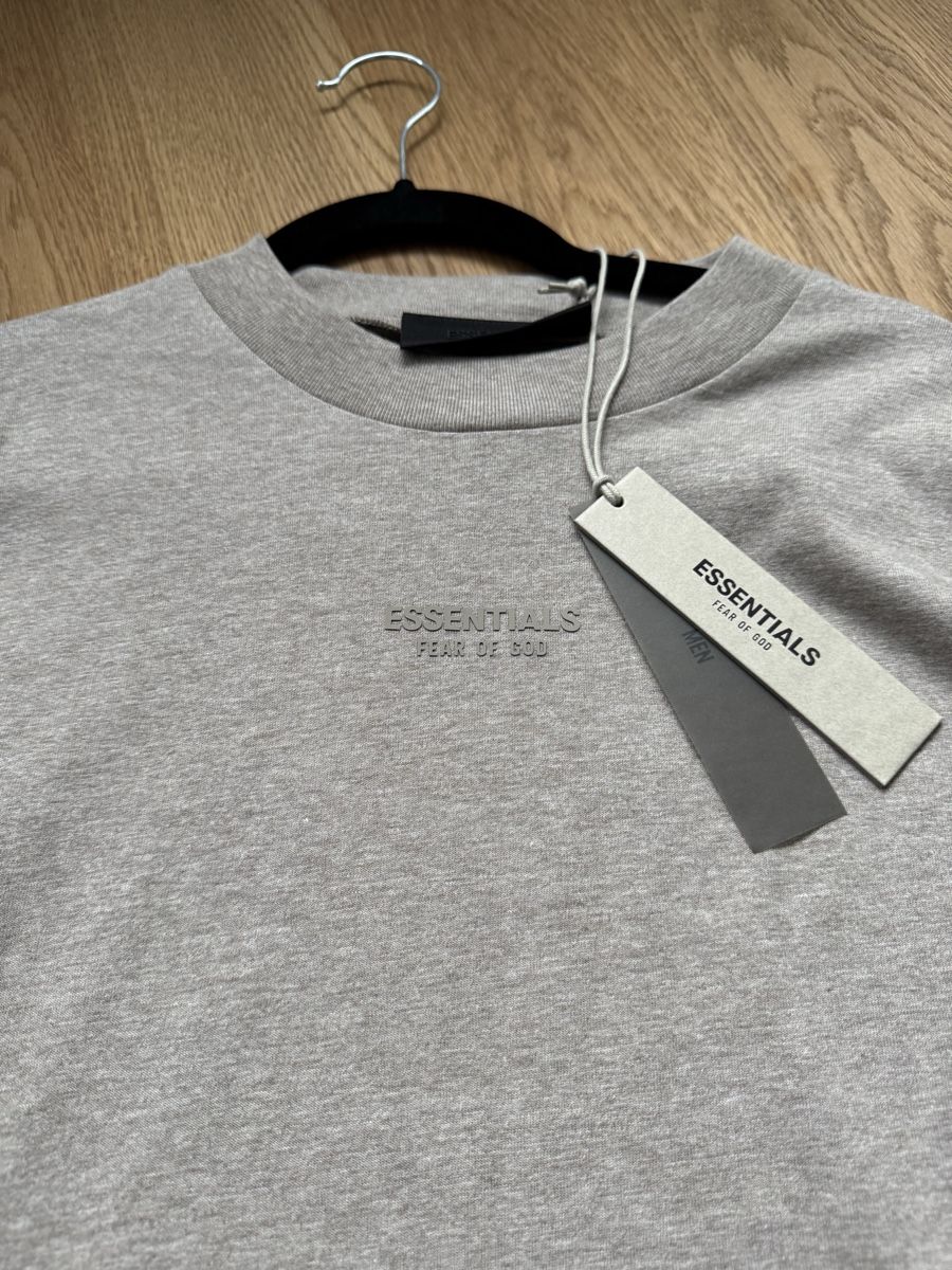 Fear of God T-shirt: Essentials T-Shirt Grau Grösse M Neu – Nuovo e nell'imballaggio originale da Altendorf venduto da FF_26 2