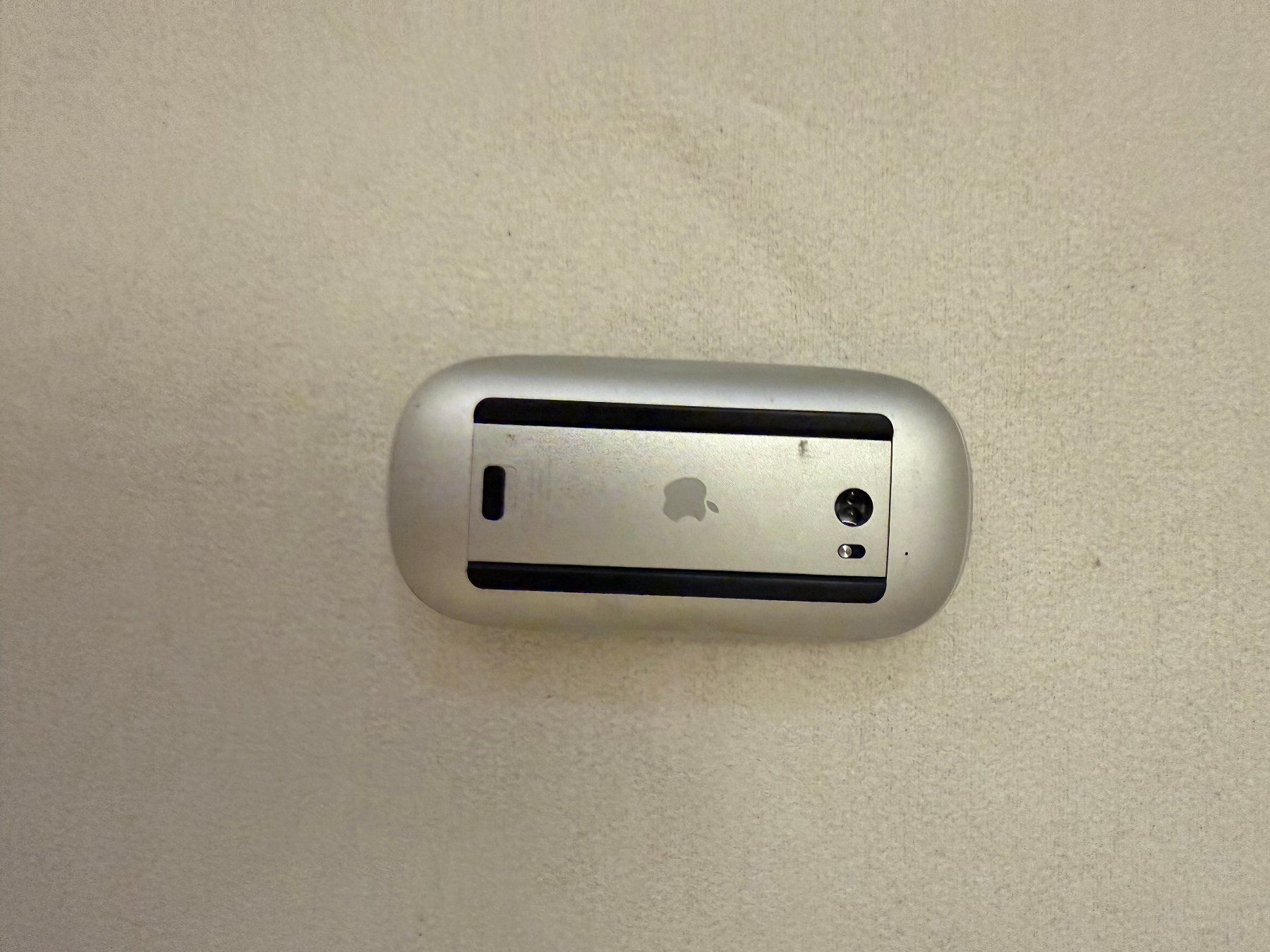 Apple Mouse: Apple Magic Mouse weiss A1296, günstig, leichte Kratzer – Usato da Bern venduto da mat_rl7h 3