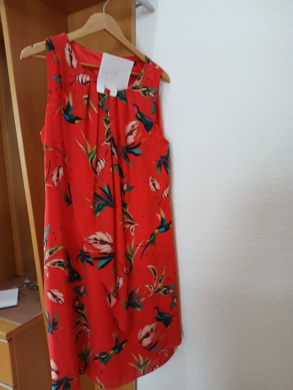 Vestiti: Kleid mit Blumenmuster, Grösse 42, neuwertig – Nuovo (secondo la descrizione) da Zug venduto da vik_8fdf