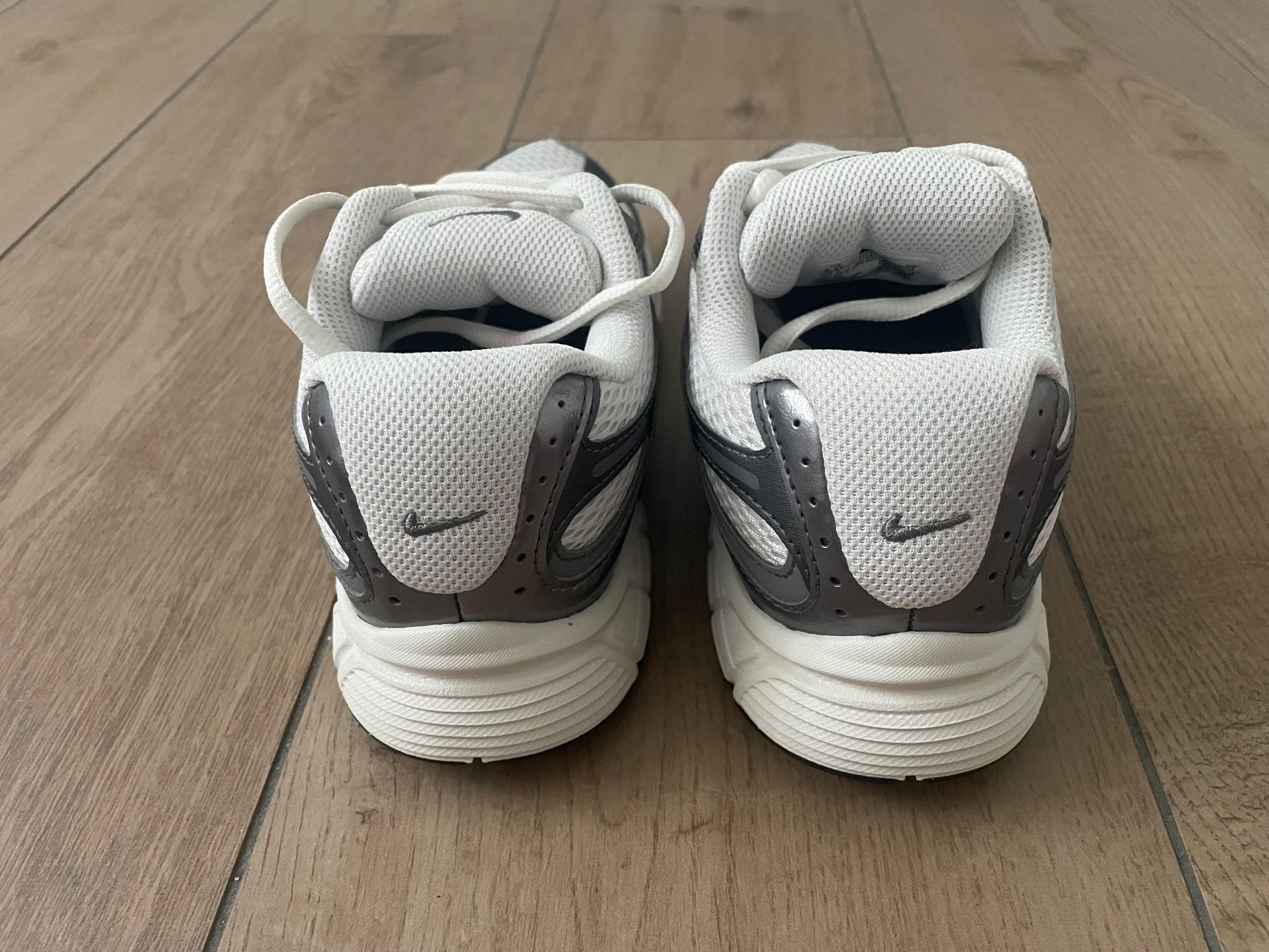 Nike Schuhe für Jungen: Nike Turnschuhe Gr. 35.5 NEU – Neu und originalverpackt aus Waltenschwil von hansnine 2