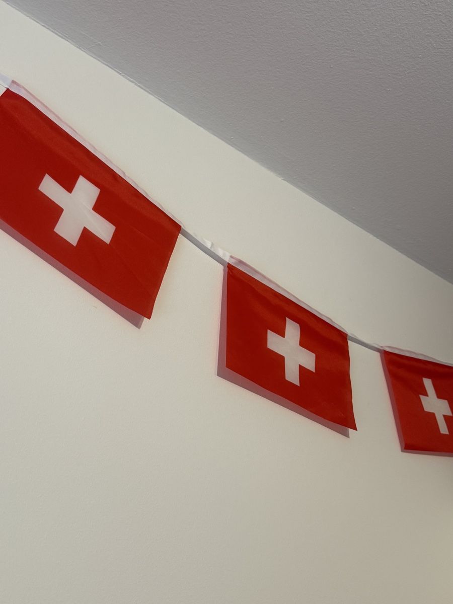 Fahnen: Schweizer Fahnen Girlande – Gebraucht aus Goldach von igwhitestar