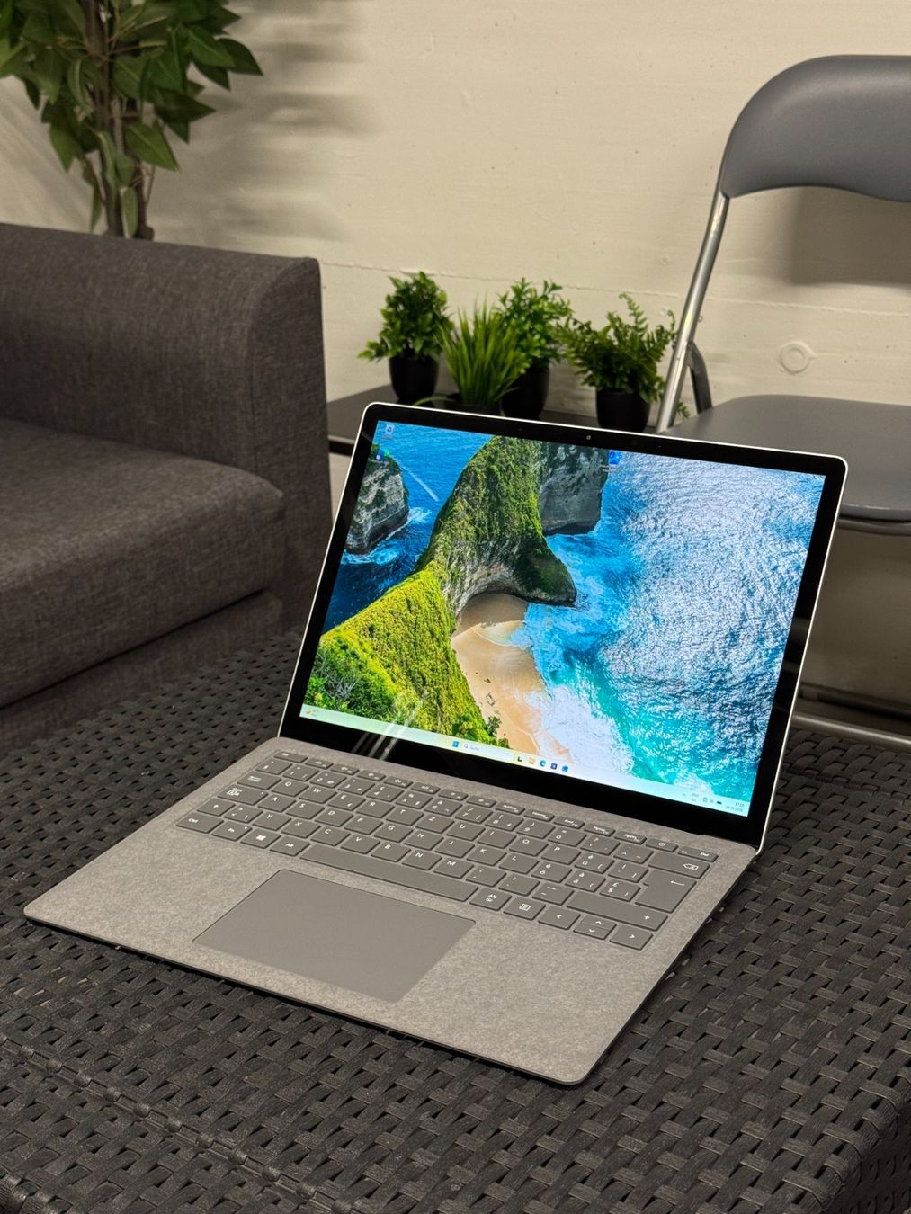 Microsoft Notebooks: Microsoft Surface 4 Model 1959, 8GB RAM, 256GB SSD, Touch – Gebraucht aus Zürich von TechResellers