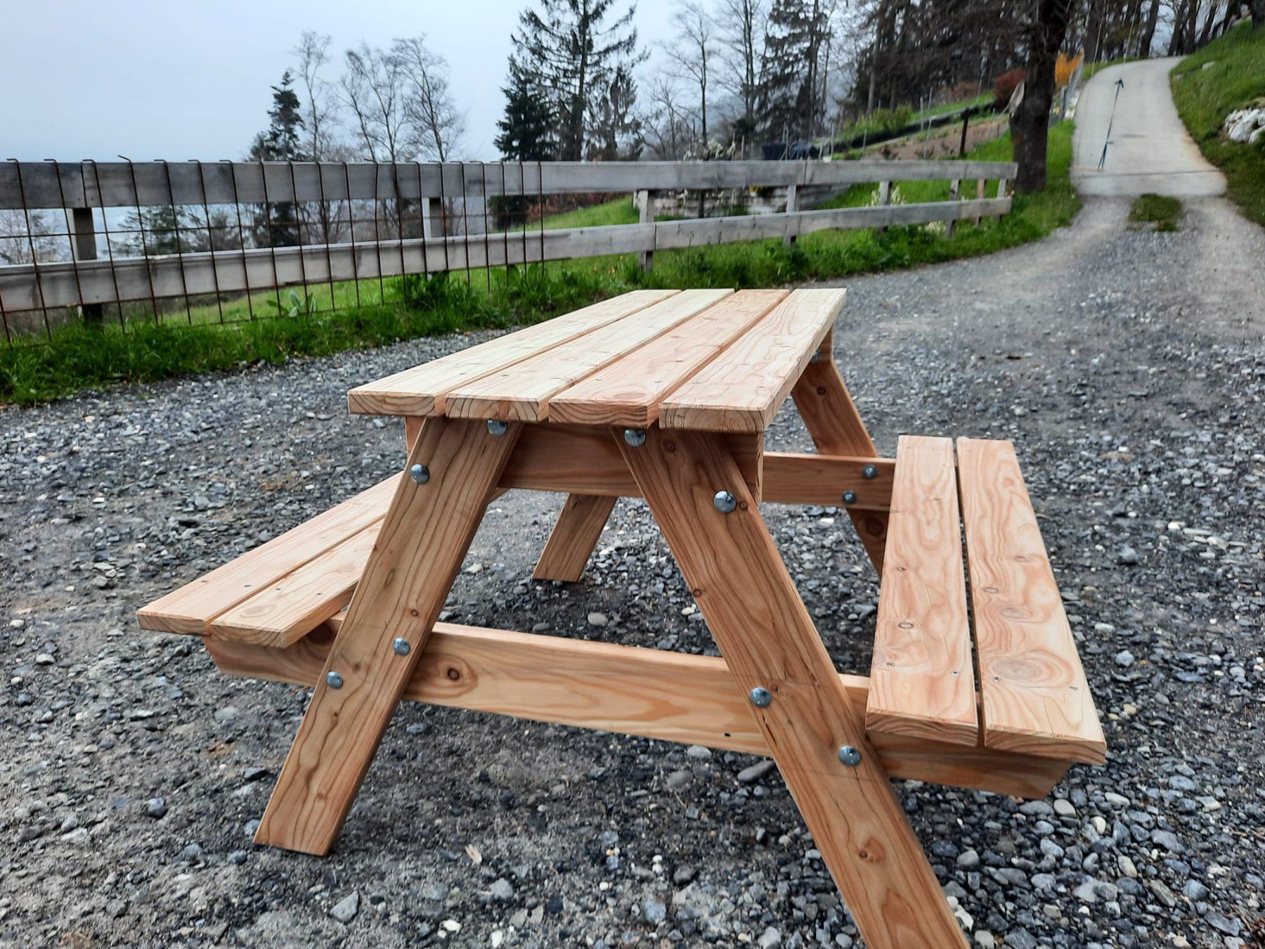 Tavoli: Picknicktisch Kinder – Nuovo (secondo la descrizione) da Heiligenschwendi venduto da kiplimo