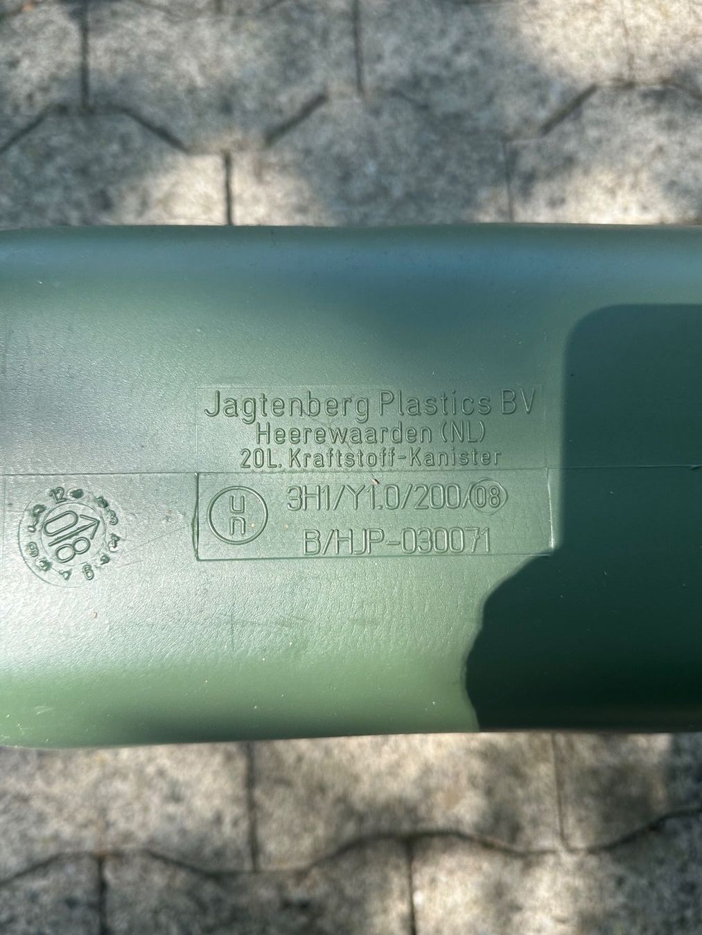 Taniche per benzina: Benzinkanister Kunststoff 20l – Usato da Stallikon venduto da Rsiri 2