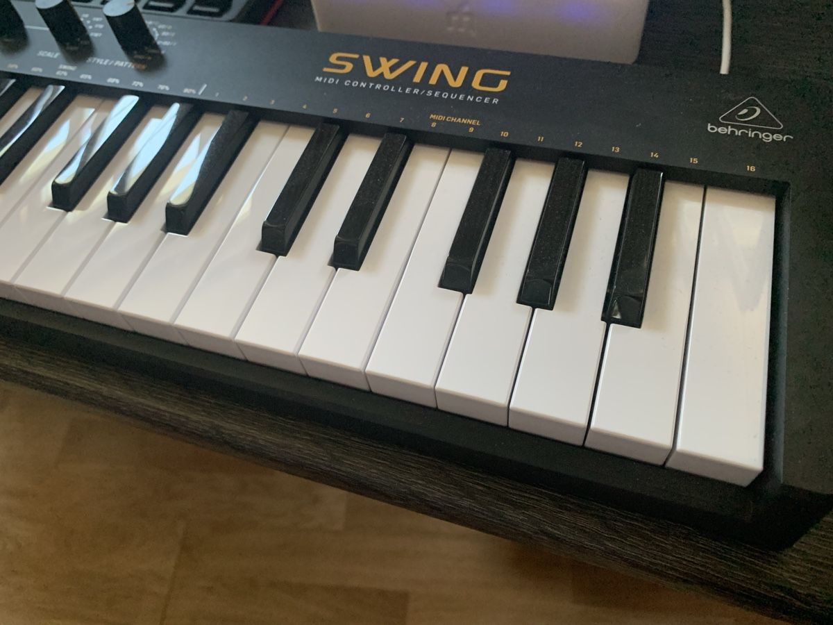 Behringer Instruments de musique: Behringer SWING MIDI Controller Sequenzer neu! – Neuf (Voir description) à Bern par Fribi013 1