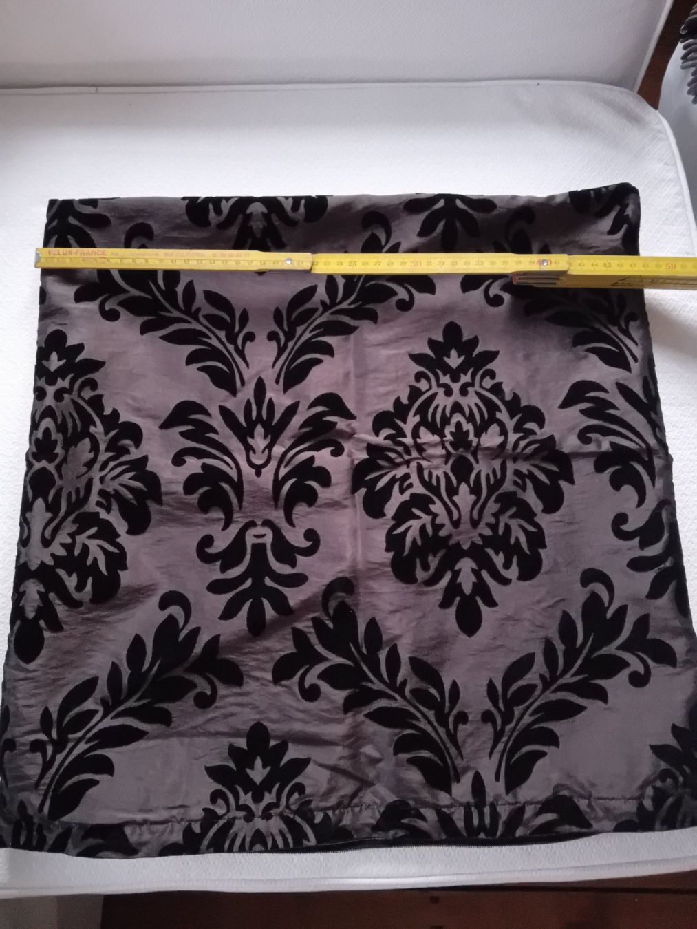 Cuscini: Coussin décoratif velours noir et brun chocolat – Usato da Rüthi (Rheintal) venduto da titlis07 1