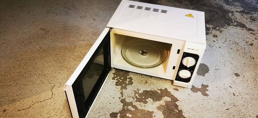 Cucine complete: microonde – Usato da Lamone venduto da osc_rr7v