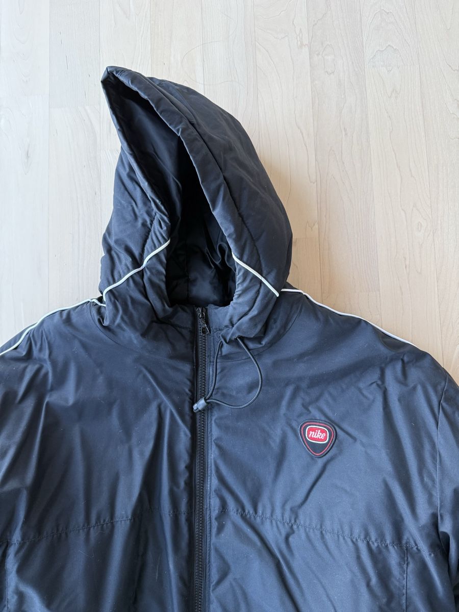 Nike Giacche: Nike Winterjacke mit Kapuze – Usato da Zürich venduto da sandro_colombini 1