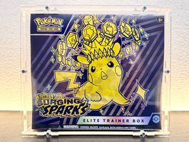 Pokémon Surging Sparks ETB EN OVP + Acrylbox