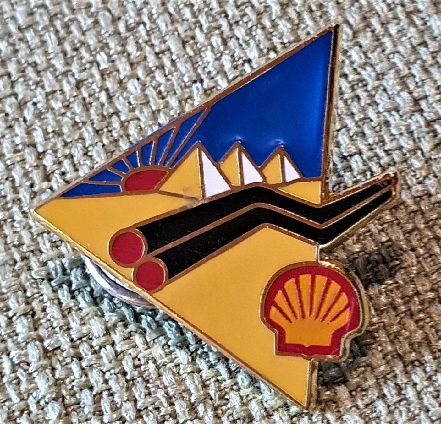 Placchette & Badge: D292 - Pin SHELL ÖL Pipeline Pyramiden – Usato da Reinach BL venduto da Boston-Verkauf
