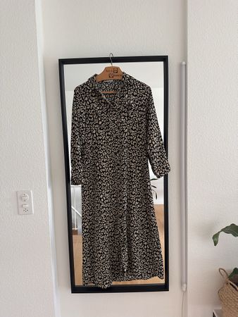 Kleid Natura Leo-Print Schwarz/Beige Groesse S neuwertig