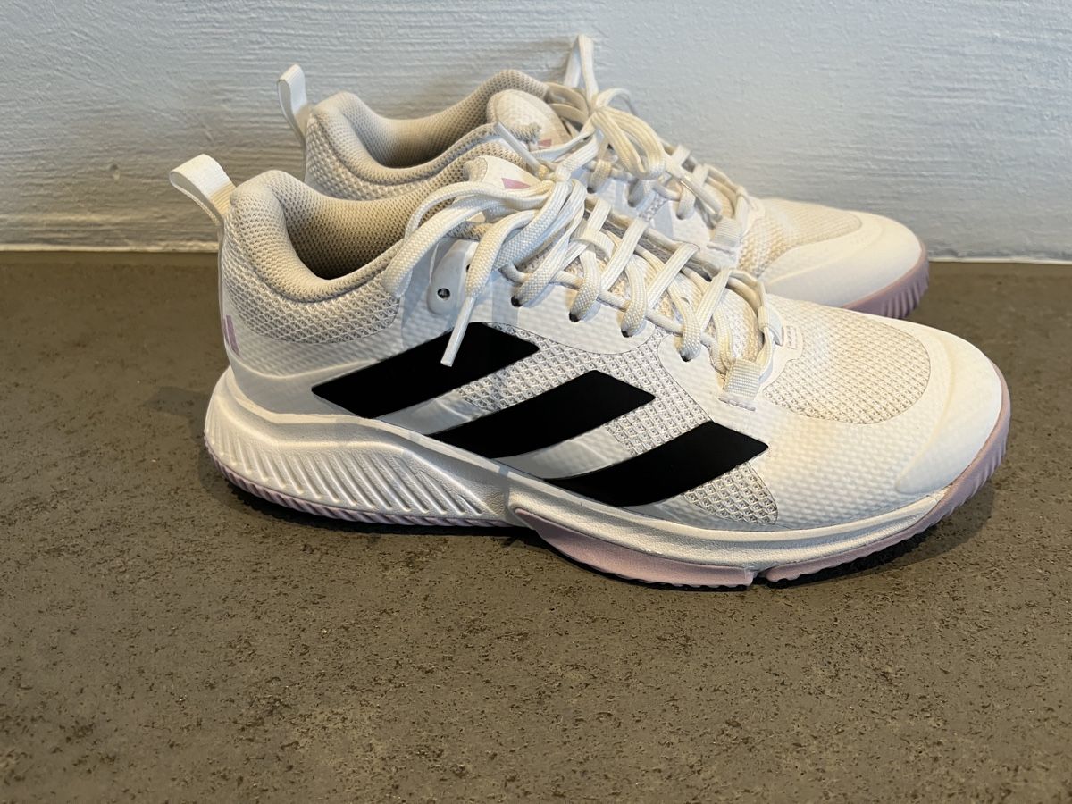 Adidas Chaussures femmes: Volleyballschuhe Adidas – D'occasion à Tafers par Emanuel78 2