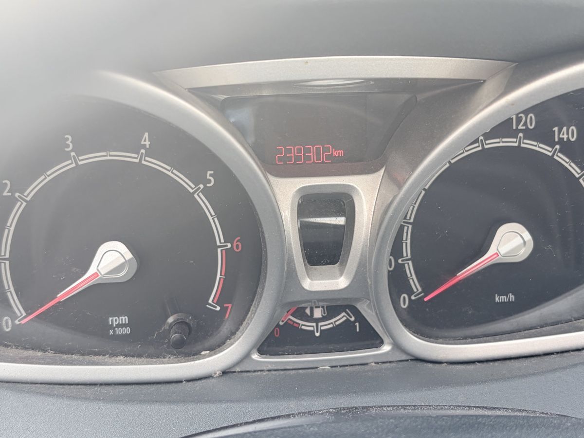Ford Automobili: Ford Fiesta 1.6L dunkelgrau – Usato da Lützelflüh-Goldb venduto da joanaa.d 6