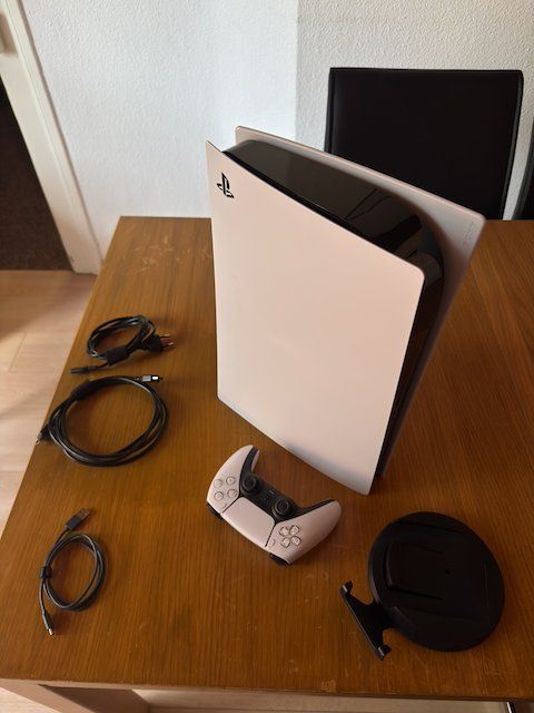 Sony Konsolen: Playstation 5 mit Controller inkl. Kabel – Gebraucht aus Cham von MartinMeftian 1