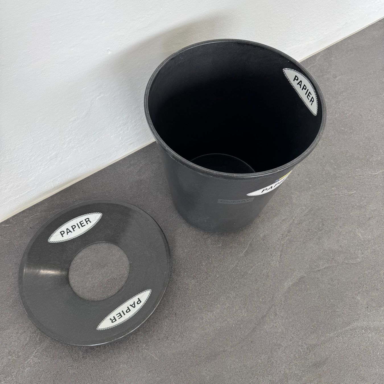 Cestini per rifiuti: Romay Brandschutz Abfalleimer mit Löschdeckel - Anthrazit – Usato da Schönenwerd venduto da mcofficeshop 3