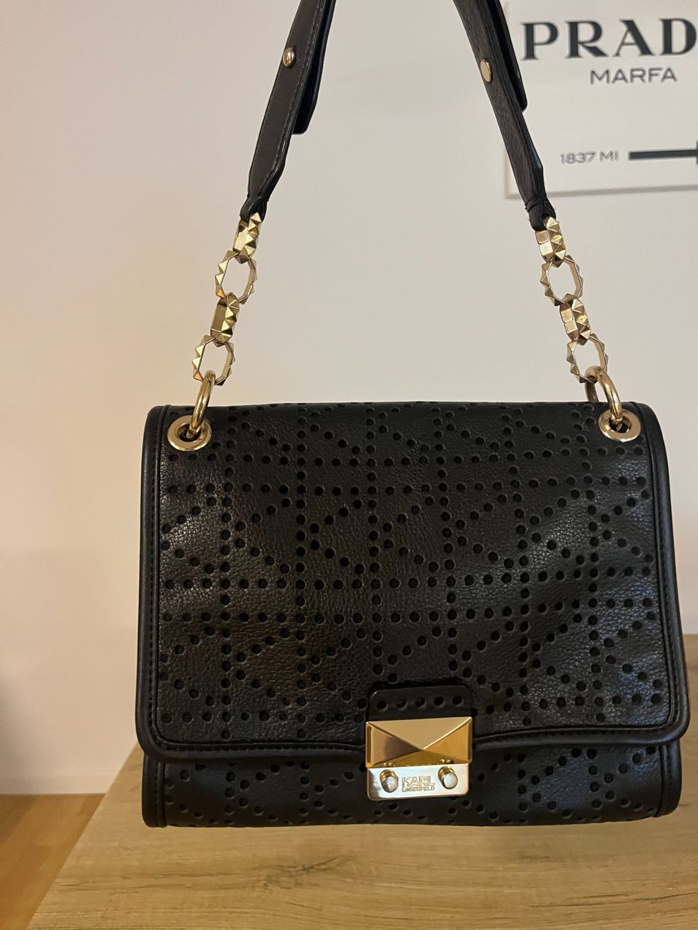 Karl Lagerfeld Borse da donna: Karl Lagerfeld Leder Handtasche Schwarz – Usato da Emmenbrücke venduto da Katarina.c 1