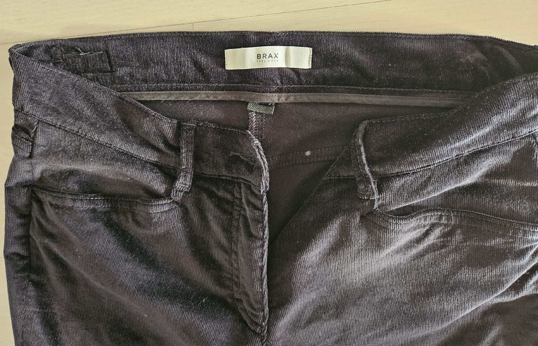 Brax Pantaloni: Brax Samtmanchesterhose, Gr. 18 K, Schwarz – Nuovo (secondo la descrizione) da Rickenbach b. Wil venduto da cornetta 2