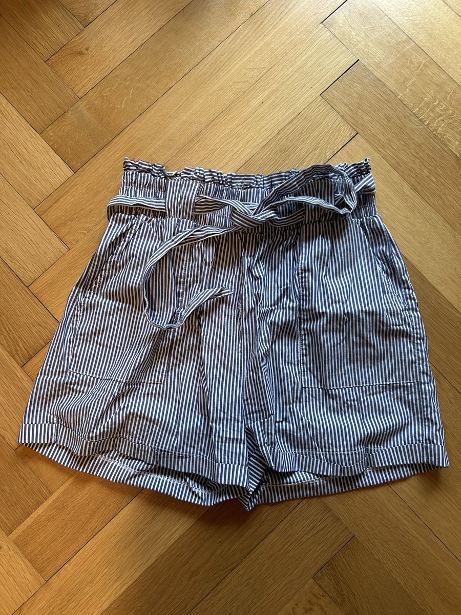 Only Hosen: Shorts only (L) gestreift – Gebraucht aus Basel von stb_27