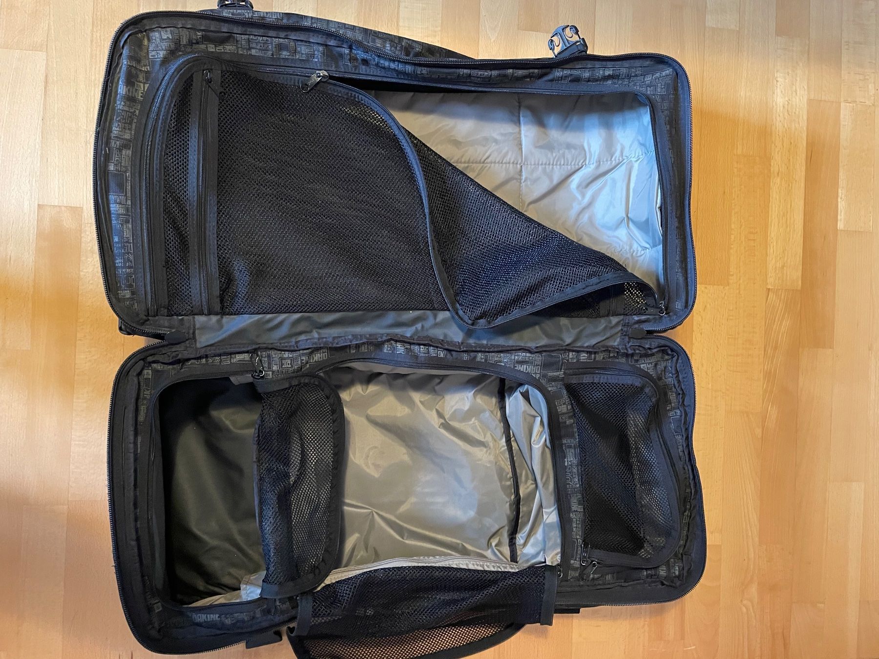 Dakine Reisekoffer: Dakine - Rollkoffer – Gebraucht aus Bern von josuone 1